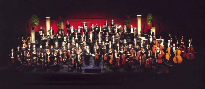 photo of Nigel Keay with Auckland Philharmonia Orchestra